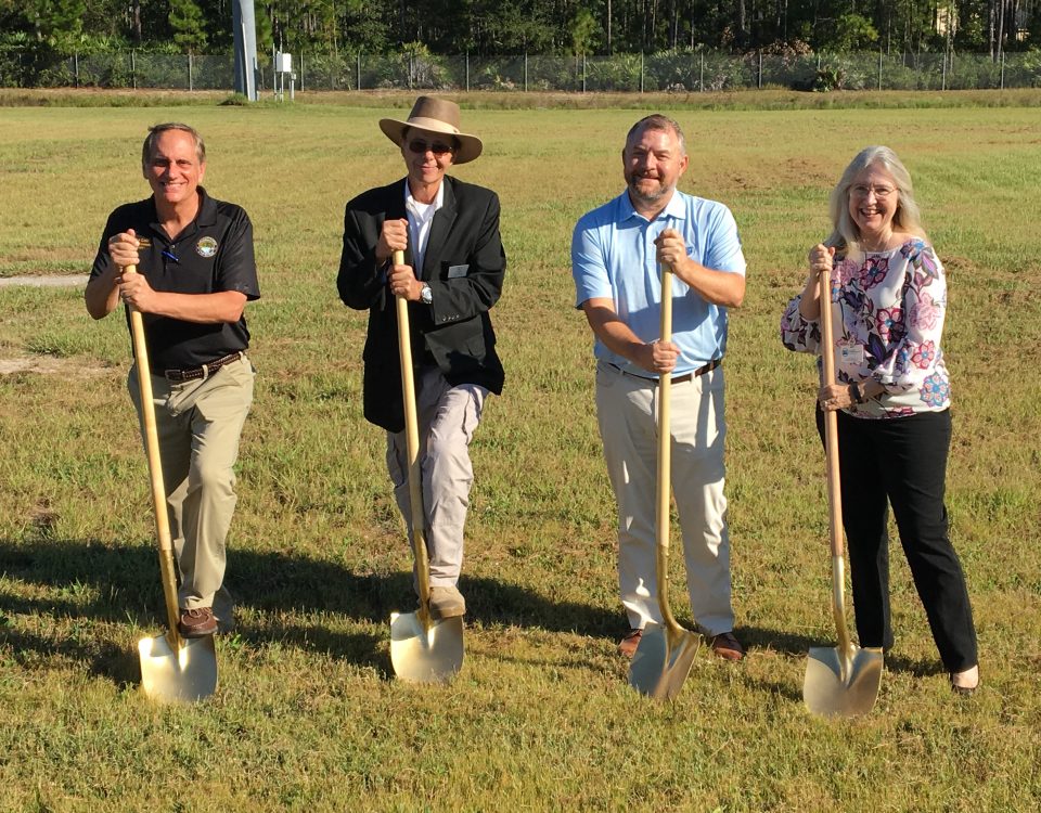 State representatives holding golden shovels